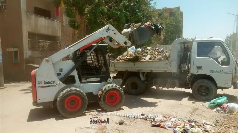 رفع ٢٥ طن أتربة ومخلفات صلبة فى حملة نظافة بإسنا جنوب الأقصر