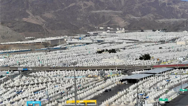 الحجاج يستقرون في مشعر منى لقضاء يوم التروية