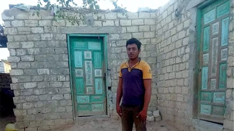 طالب الثانوية يستنجد بمحافظ الوادى الجديد لاستبعاد منزله من حياة كريمة بالفرافرة.صور