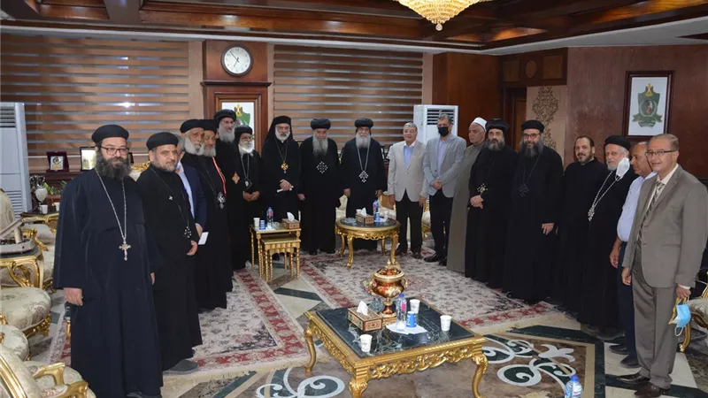 محافظ المنيا يستقبل وفد من القساوسة والمطارنة للتهنئة بمناسبة حلول عيد الأضحى المبارك