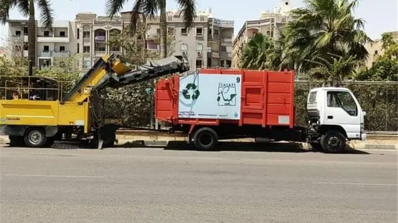 تشغيل المكنسة بشارع النصر استعداد لعيد الاضحى المبارك