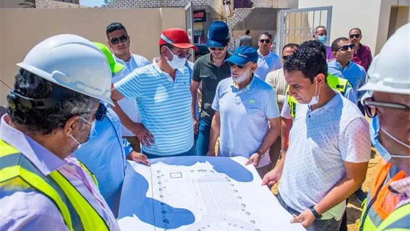 مستشار رئيس الجمهورية يتفقد مشروعات صندوق تحيا مصر بقرية سيدي عبد الرحمن بالعلمين