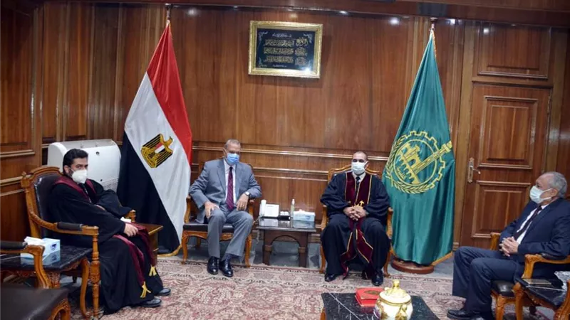 الهجان يشيد بدور الكنيسة في دعم خطط التنمية بالقليوبية