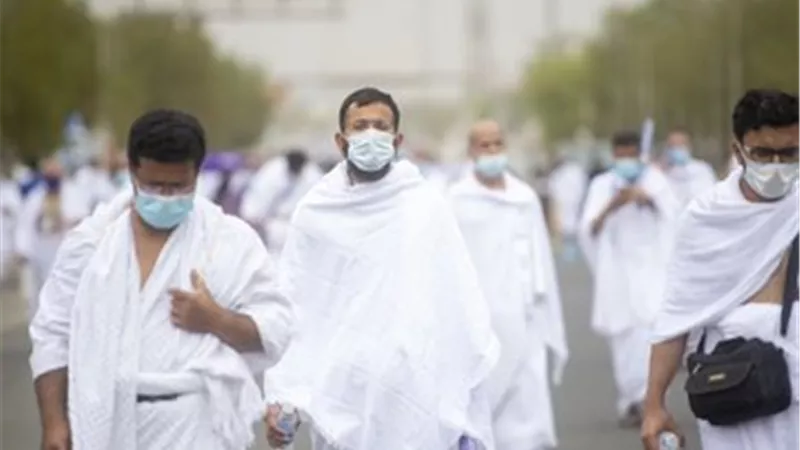 بالصور.. الحجاج يتوافدون إلى صعيد عرفة