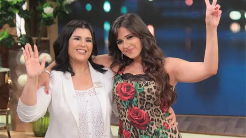 منى الشاذلى تساند ياسمين عبد العزيز فى محنتها الصحية 