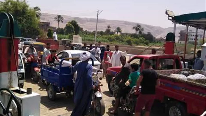 إنتظام العمل بالعبارة النهرية في سوهاج خلال أيام الإجازات..صور