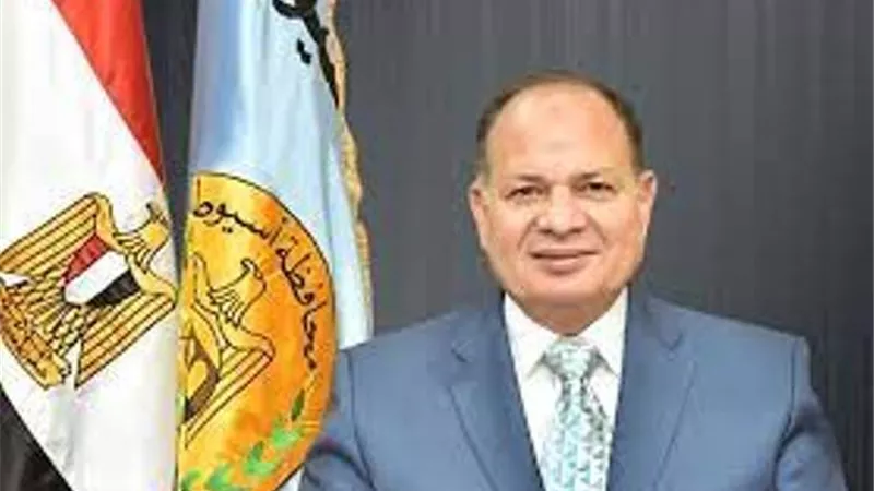 محافظ أسيوط يوجه بإستكمال تطوير ورفع كفاءة شوارع حى غرب ..صور
