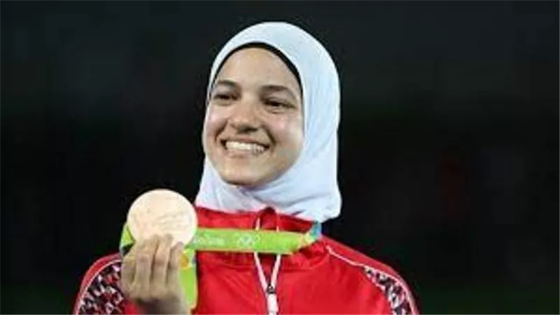 هداية ملاك وأبو القاسم يحملان علم مصر في الاولمبياد