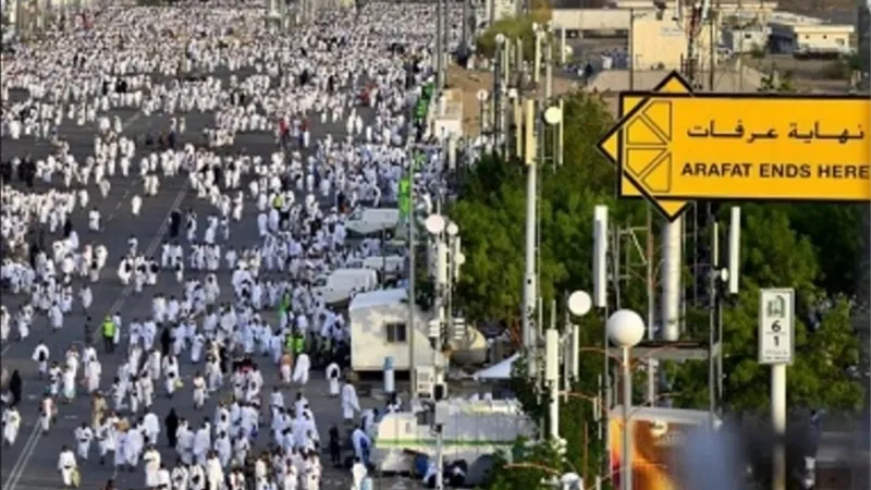 ضيوف الرحمن ينفرون من عرفات إلى مزدلفة