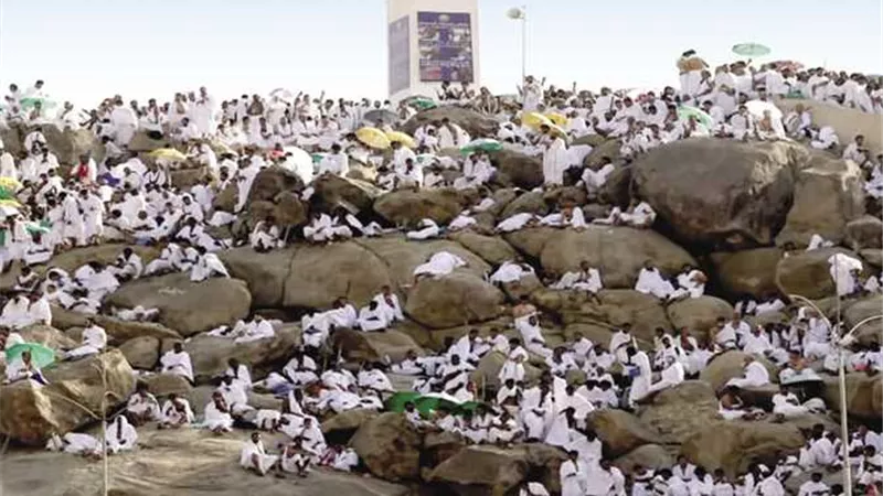 لبيك اللهم لبيك لبيك لاشريك لك لبيك.. تهز عرفات.. وتزلزل القلوب