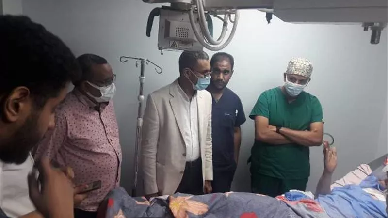 الدهشورى: يزور المصابين بحادث دروا ويطمئن علي حالة الإدريسي