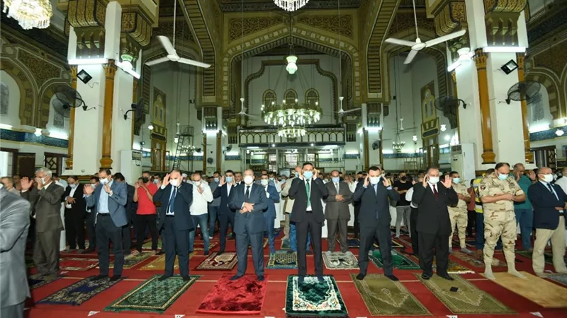 محافظ الدقهلية يؤدي صلاة عيد الأضحى المبارك بمسجد النصر بالمنصوره