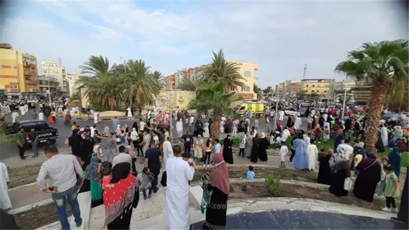 الألاف يؤدون صلاة العيد بمساجد الغردقة.. صور