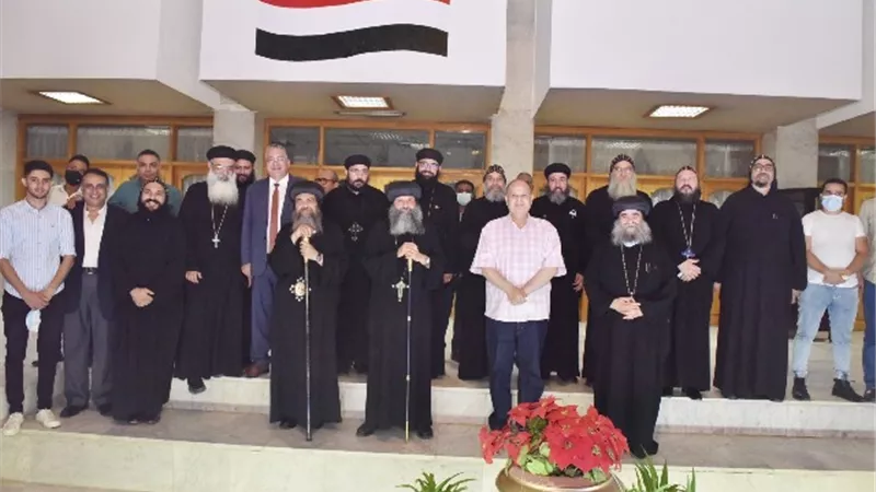 محافظ أسيوط يستقبل أساقفة ورؤساء الطوائف المسيحية للتهنئة بعيد الاضحى المبارك
