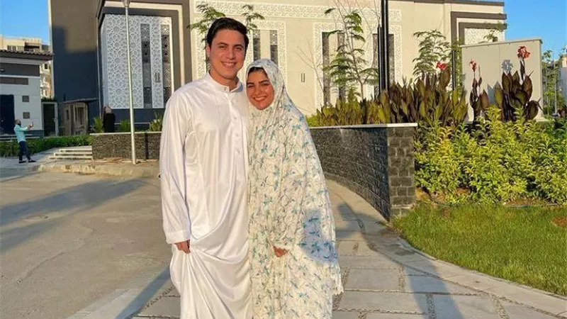 شاهد .. حليم بركات يخطف انظار متابعيه من صلاة العيد برفقة أمل سمير