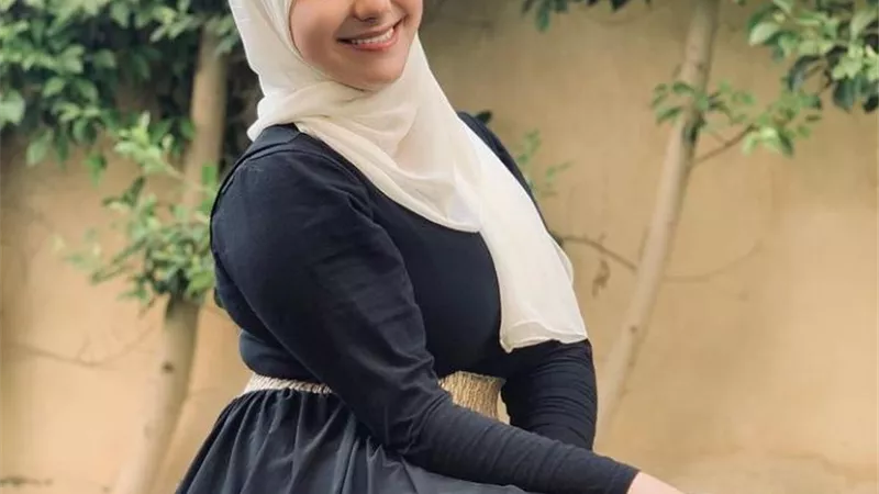 بإطلالة رقيقة .. ياسمين علوانى تحتفل بالعيد