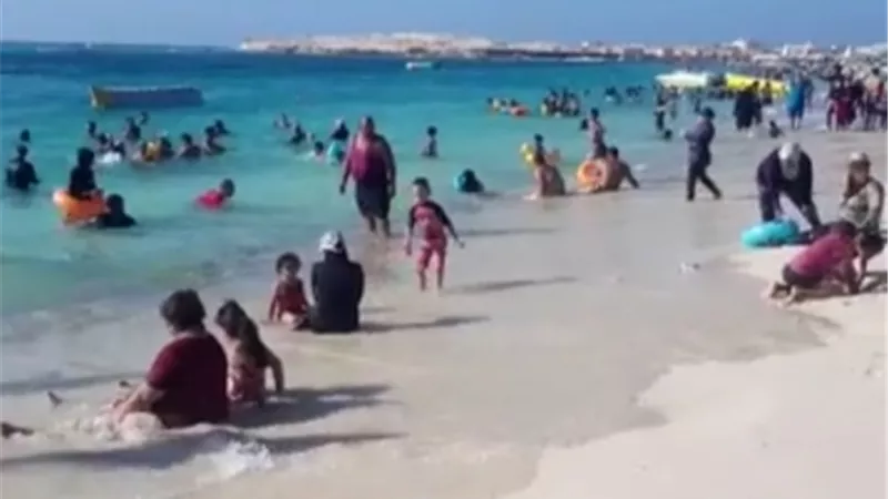 شواطئ الساحل الشمالي ومطروح كاملة العدد.. صور
