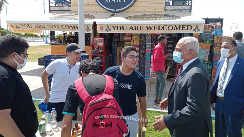صقر يتفقد الكورنيش الجديد وممشي أهل السويس في أول ايام عيد الأضحي المبارك