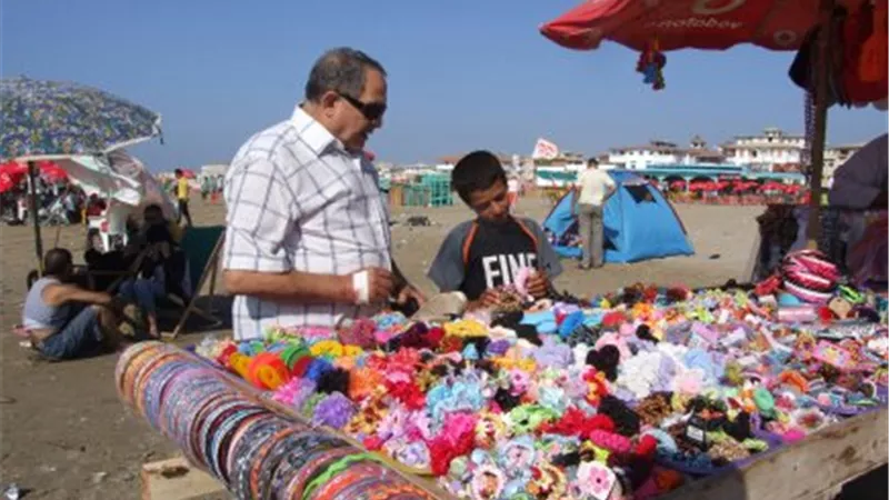في ثاني أيام عيد الاضحي المبارك اقبال كبير علي شواطئ رأس البر والكل كسبان