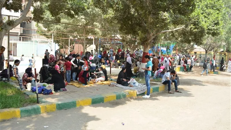 الشراقوة افترشوا الخضراء بصوانى الرقاق والفتة