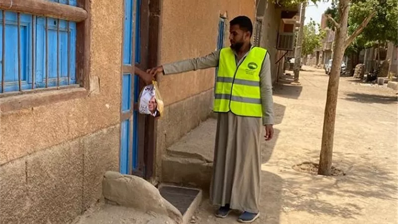 مستقبل وطن بادفو يواصل توزيع هدايا الرئيس على المواطنين فى العيد.. بالصور