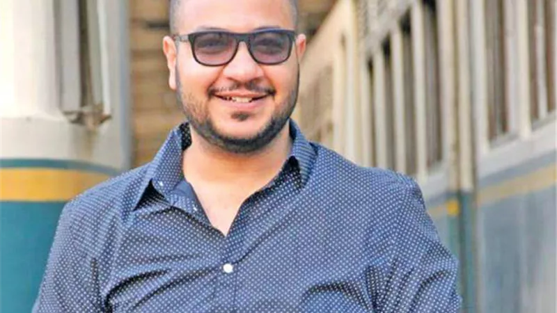 إصابة المؤلف محمد سيد بشير بارتجاع فى المرئ
