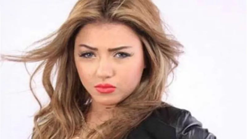 شاهد .. سارة سلامه تستعرض جمالها على البحر