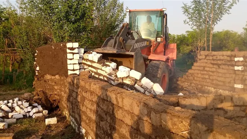 رفع ٥٣ طن أتربة ومخلفات بقرى غرب إسنا جنوب الأقصر