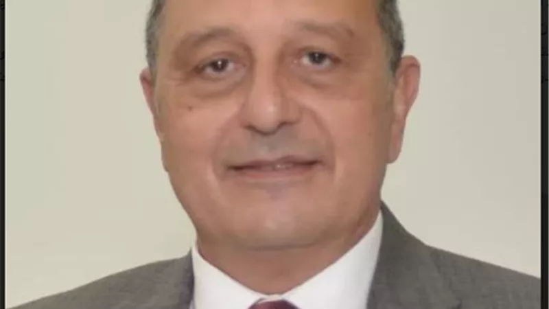 رئيس شركة مصر للطيران يتفقد مطار برج العرب الدولي