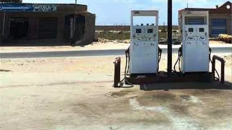 تموين الشرقية يضبط ٢ طن بنزين وسولار خلال حملات على المحطات.. بالصور