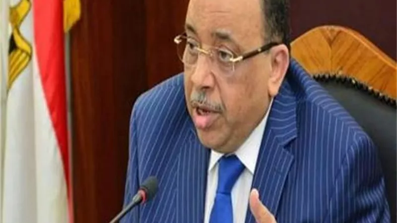 وزير التنمية المحلية يؤكد: لا زيادة فى أجرة النقل الجماعى والسرفيس والتاكسى بالمحافظات