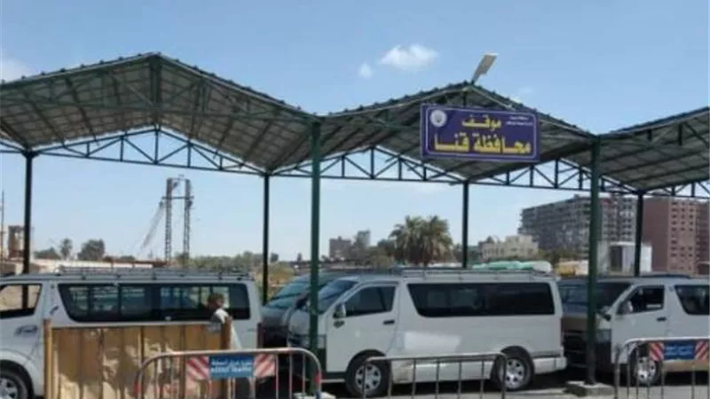 محافظ قنا: لا زيادة فى تعريفة الركوب وحملات لضبط المخالفين