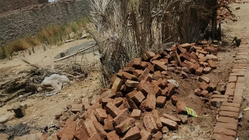 رصد حالة تعدى بالبناء المخالف وازالتها بارمنت جنوب غرب الأقصر