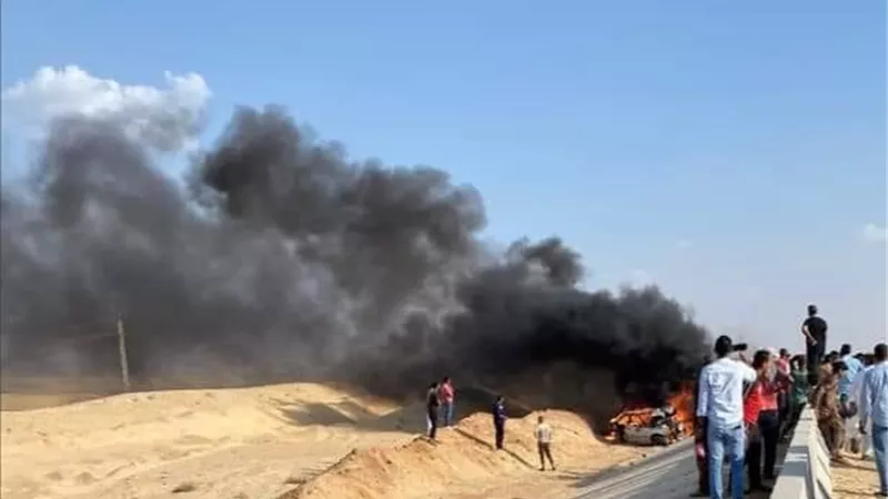 تفحم سيارة ملاكى وجميع ركابها بالاسماعيلية