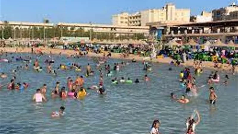 بسبب الزحام ..رفع سعر تذكرة دخول شاطئ النادي الإجتماعي بالغردقة