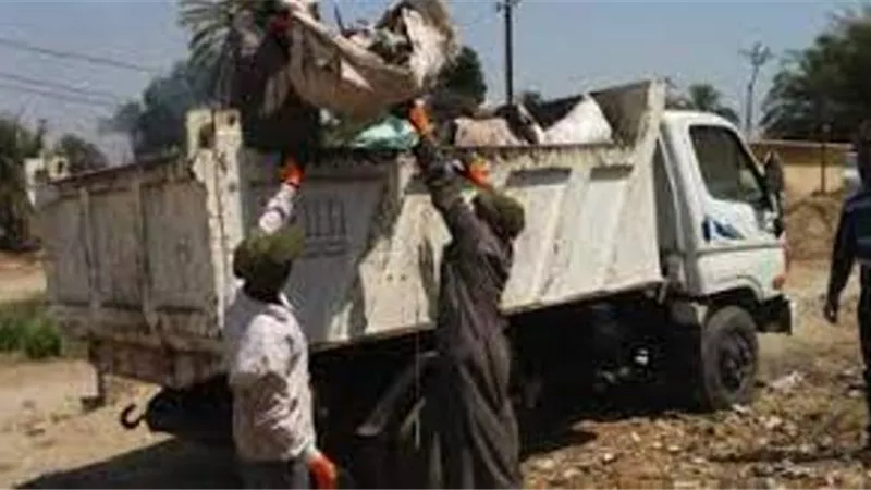 رفع ٢٨ طن أتربة ومخلفات فى حملات نظافة بإسنا جنوب الأقصر
