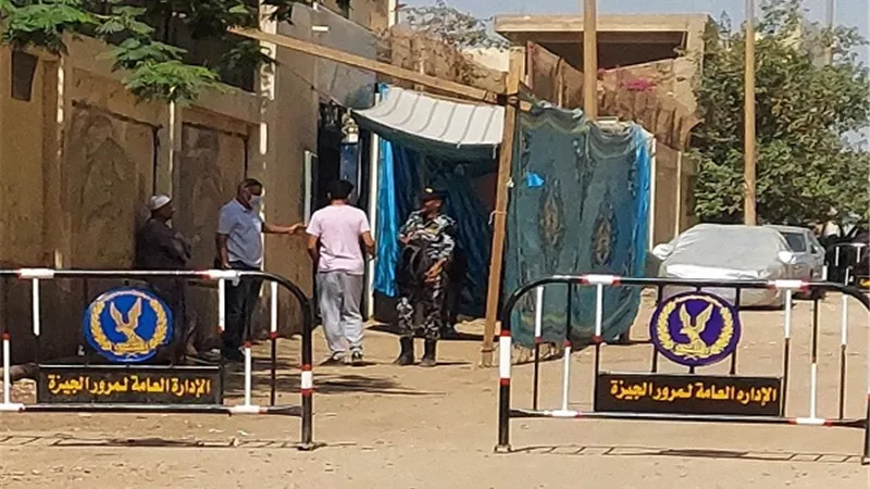 طلاب العلمي بالثانوية العامة يتوافدون للجان امتحانهم لأداء اختبار الفيزياء