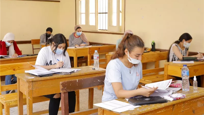 محافظ دمياط تتابع امتحانات الثانوية العامة.. ووكيل التعليم: لا شكوى من الفيزياء