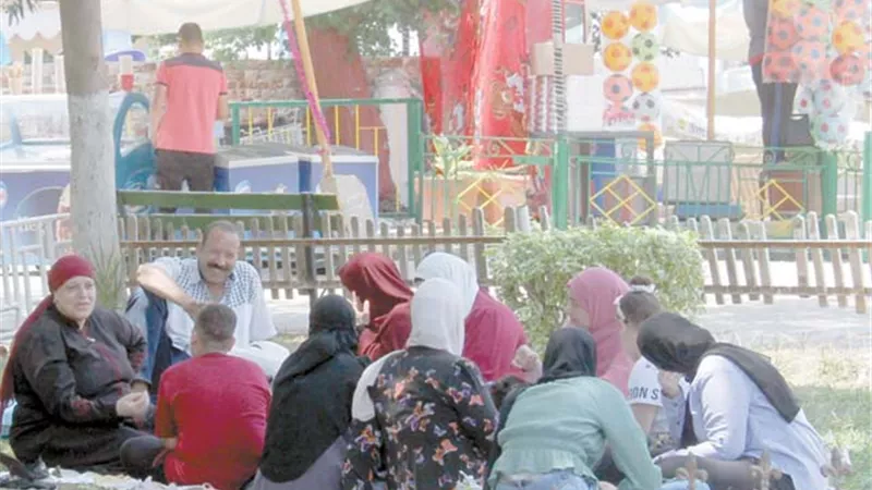 المواطنون ودعوا العيد.. بالفسحة والترويح