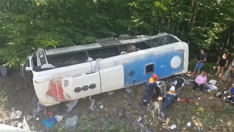 مقتل شخصين وإصابة 19 آخرين جراء حادث تصادم حافلة ركاب سياحية بجنوب روسيا