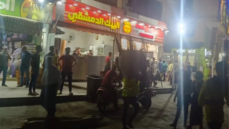 جهاز دمياط الجديدة يشن حملة ليلية على الإشغالات والمحلات المخالفة.. بالصور