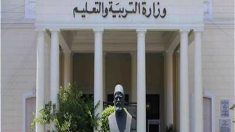 أحدث صيحات الغش..ولي أمر يضع راوتر على سور مدرسة ابنه والتعليم تحرر محضر بالواقعة