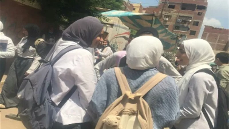 طلاب علمى الاسكندريه..امتحان الفيزياء طويل والوقت غير كافى