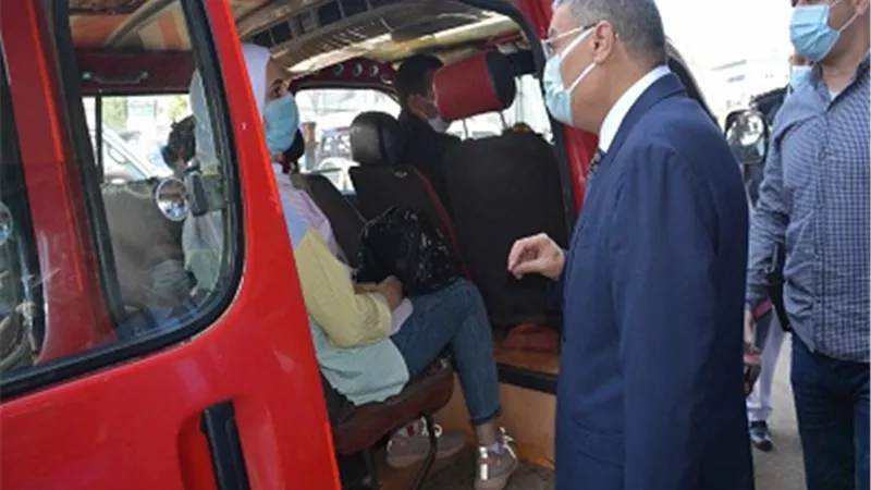 محافظ المنيا يتابع انتظام العمل بمواقف السيارات وعدم زيادة تعريفة الركوب