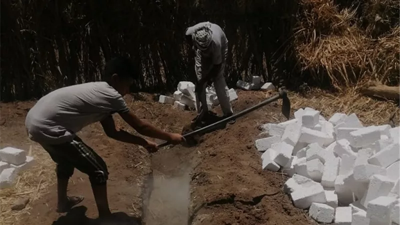 إزالة حالة تعدى بالبناء بدون ترخيص فى الأقصر.. بالصور