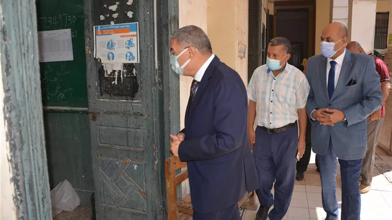 محافظ المنيا يتفقد سير امتحانات الثانوية العامة بعدد من اللجان
