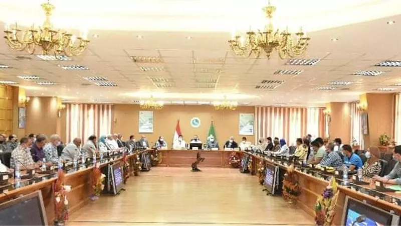 غراب يُسلم أجهزة تابلت لدعم منظومة المتغيرات المكانية