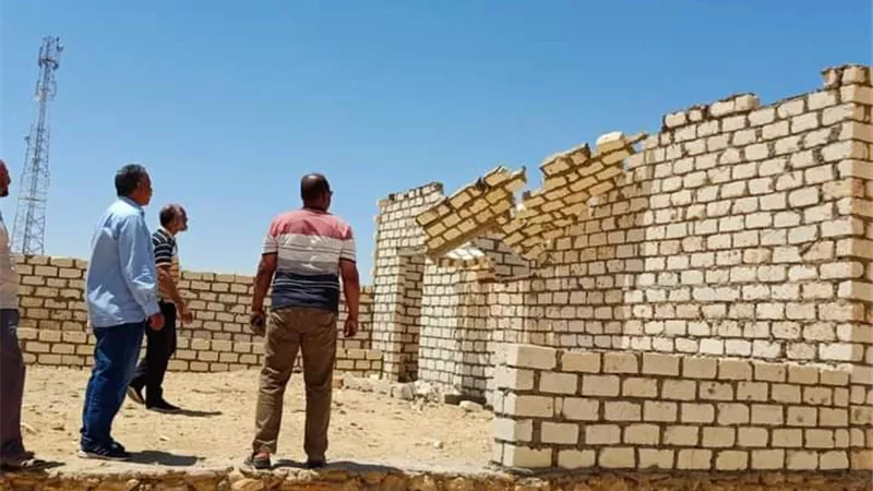 وقف أعمال بناء بدون ترخيص بقرى المراقي وبهي الدين بسيوة
