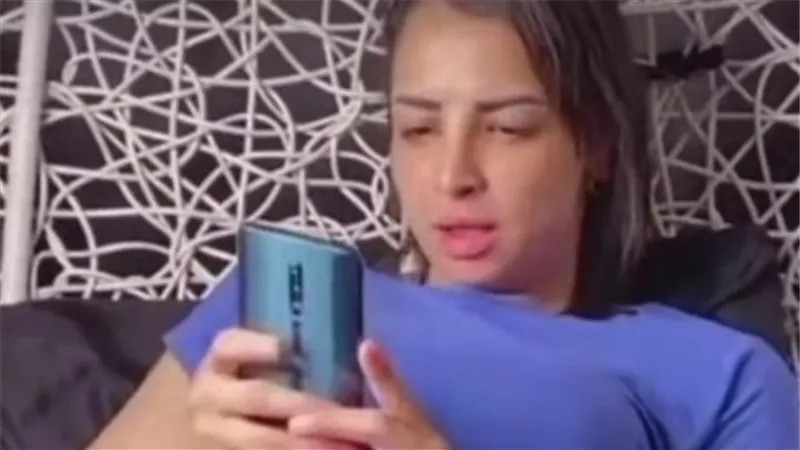 «كائن الهوهوز».. فتاة «تيك توك» جديدة تطلق إيحاءات جنسية.. وبلاغ للنائب العام