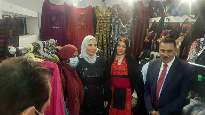 وزيرة التضامن الاجتماعى تفتتح معرض ديارنا بمدخل مارينا ٥ بالعلمين.. صور